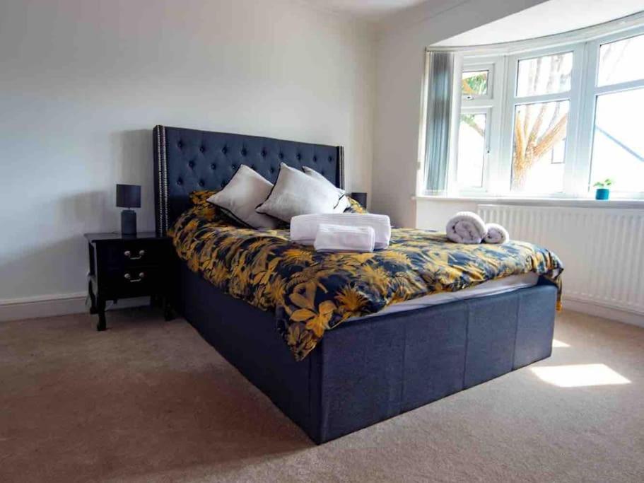 1 Bedroom Self Contained Apartment In Christchurch Winkton Exterior foto